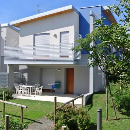 Apartment Lovely Surrounded By Greenery In