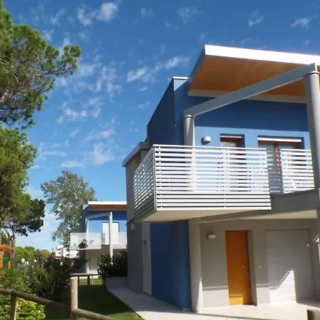 Apartment Lovely Surrounded By Greenery In *