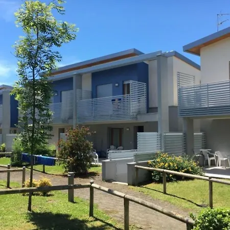 Lovely Surrounded By Greenery In *